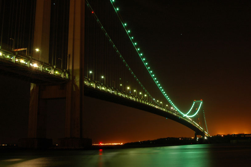 Puente Verrazano por noche